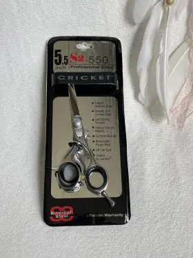 17124 Cricket New S-2 550 Carded Professional Hair Shear