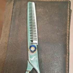Bn-55 Futura Futowa 5.5 In Steel Thinning/texturizing Shears Silver Finger Rest Bn-55 Futura Futowa 5.5 In Steel Thinning/texturizing Shears Silver Finger Rest