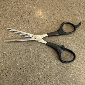 Marianna 01211 Stainless Steel Thinning Hair Scissors Shears With Finger Rest