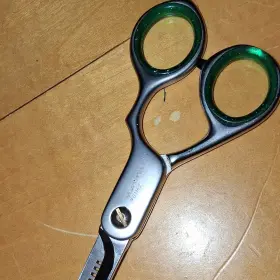 50116 Marianna 6 In Stainless Steel Thinning Scissors And Shears Finger Rest Silver/green