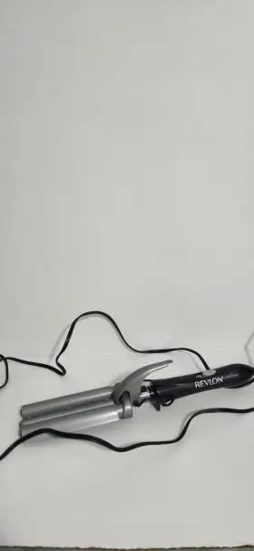 Rvir3005 Revlon Perfect Heat Ceramic Beach Waver Black Curling Iron