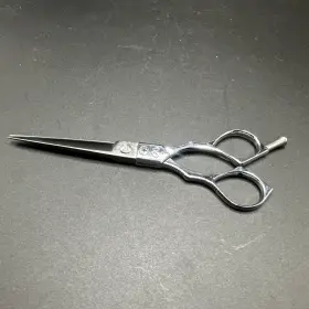 Sm-55 Yasaka Shears Japanese Beauty / Scissors Shear 5.5 Inch Length Ergonomic