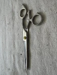 Briskee Swivel Thinning Shears 5.5IN Right Handed Used. Price: $65.00.