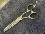 Hanzo (shimada) HH-14T Hair Stylist Shear For Cutting (right Handed) Used. Price: $375.00.